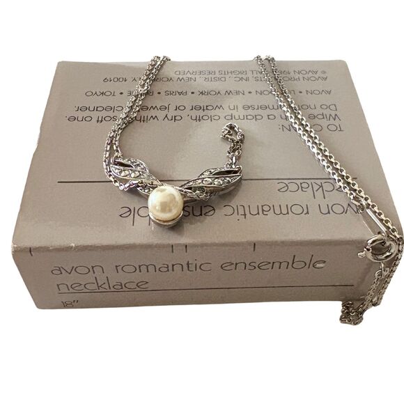 1985 Avon Romantic Ensemble Necklace - Victorian Revival Pearl and Rhinestones - Picture 3 of 3